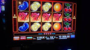 yg1m Live Casino တိုက်ရိုက်ကာစီနို Baccarat Roulette ဒီလာများနှင့်ကစားနေသောမြင်ကွင်း